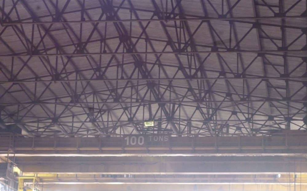 Ponte rolante de 100 toneladas no interior do hangar do ERIN